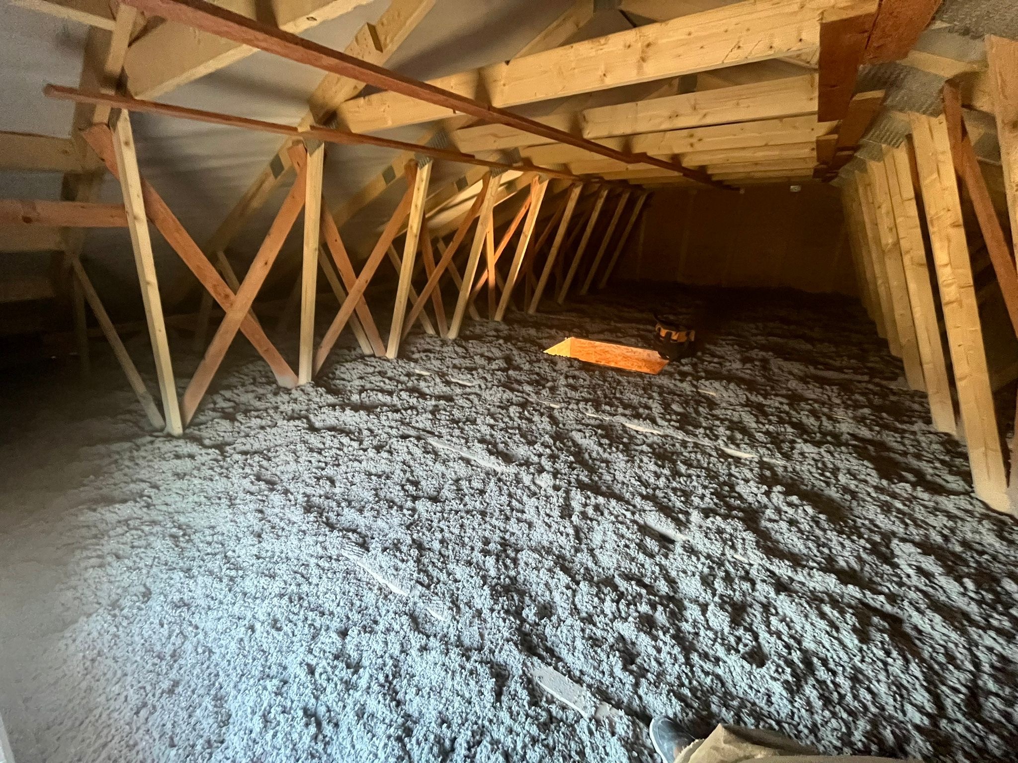Pohľad na zateplenie podkrovia fúkanou izoláciou od Axa Propertx